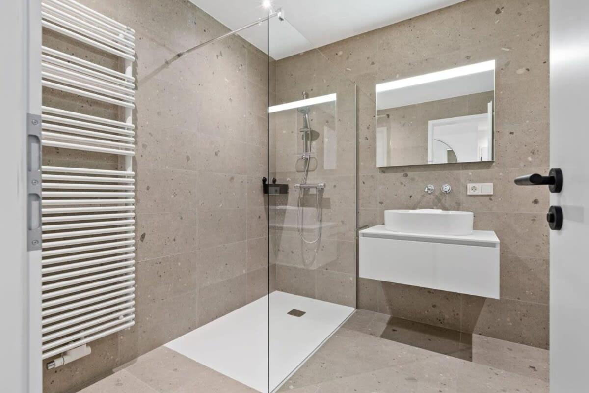 Апартаменты Luxurious 2Br Apt With Balcony In Люксембург Экстерьер фото