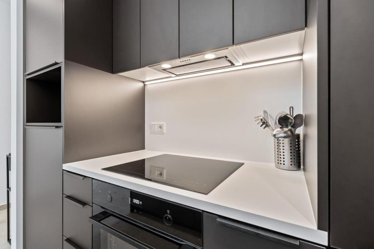 Апартаменты Luxurious 2Br Apt With Balcony In Люксембург Экстерьер фото