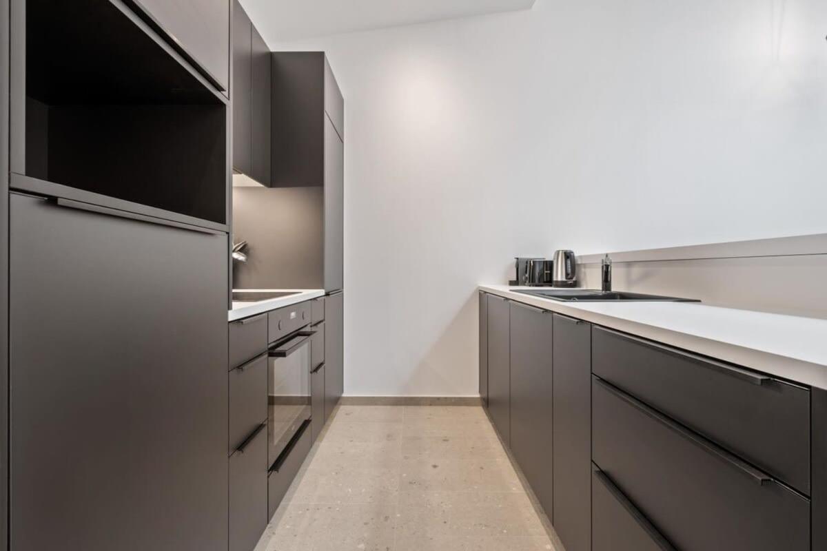 Апартаменты Luxurious 2Br Apt With Balcony In Люксембург Экстерьер фото